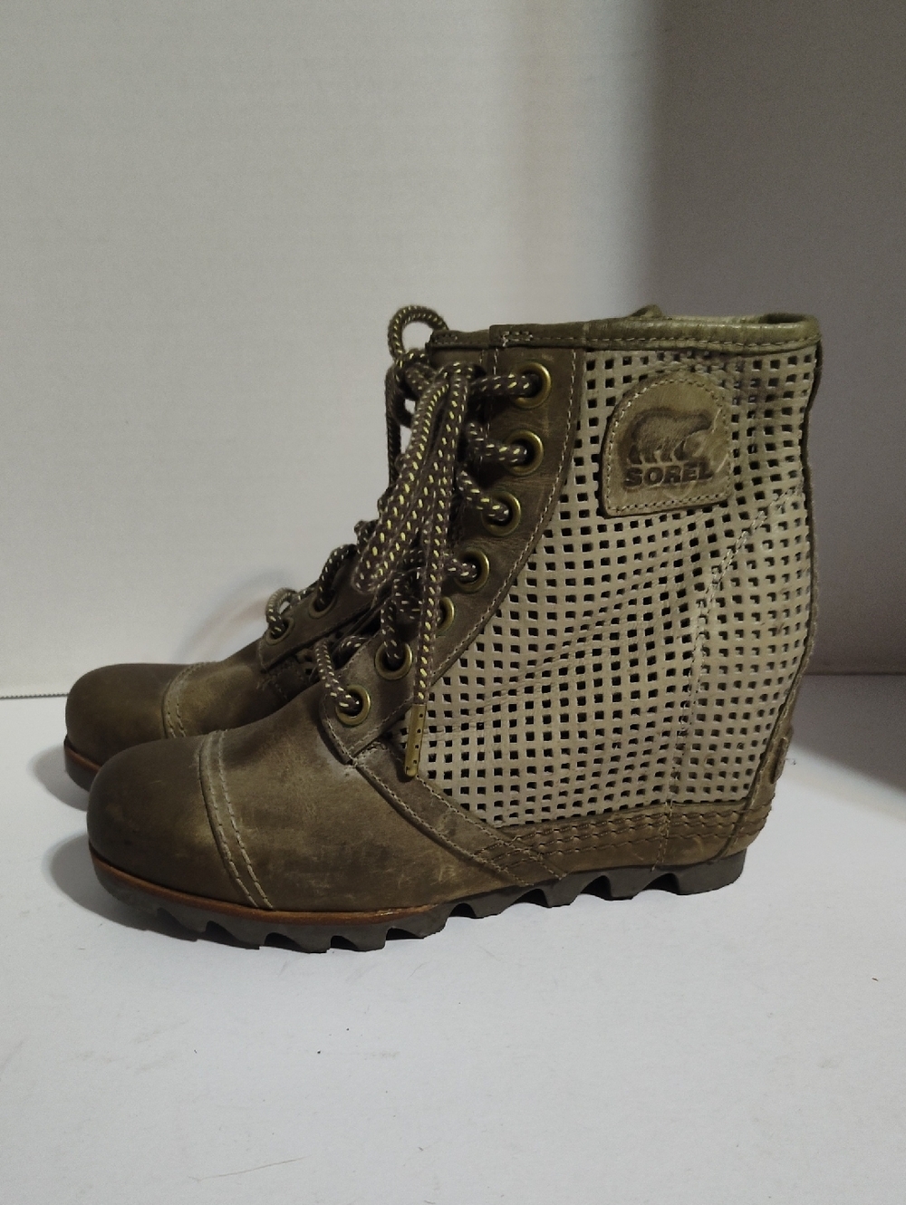 Sorel Booties Boots 1964 Premium Wedge Leather Perforated Lugged Army Green Sz 6